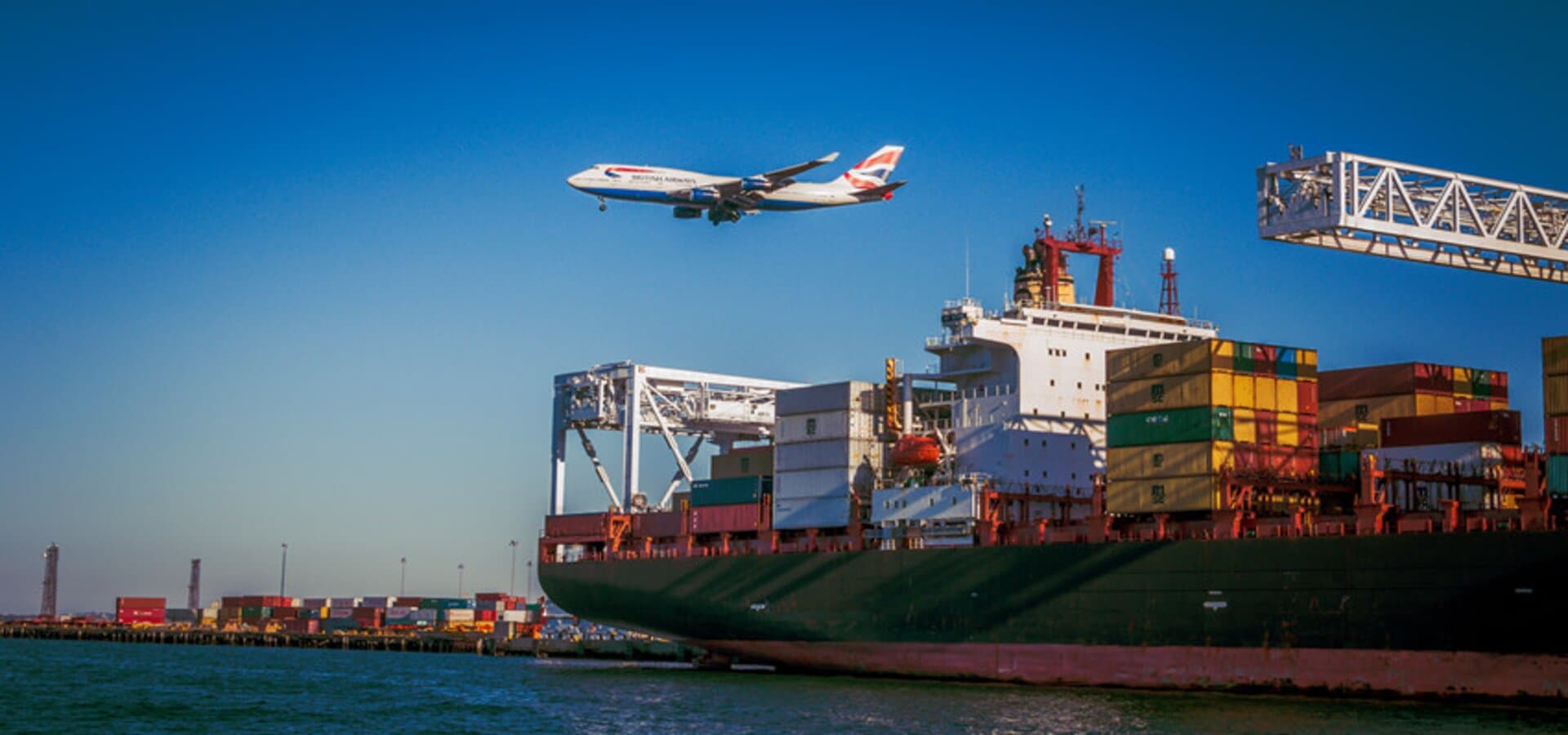 How to Choose the Best Shipping Method from China to the UAE: Sea Freight vs Air Freight